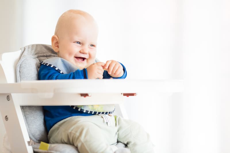 baby boy eating with blw method baby led weaning 2022 02 02 05 06 14 utc 1